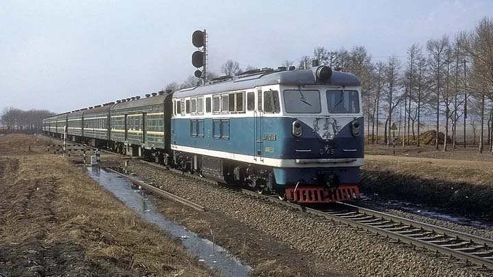 locomotiva de combustão interna com acionamento hidráulico