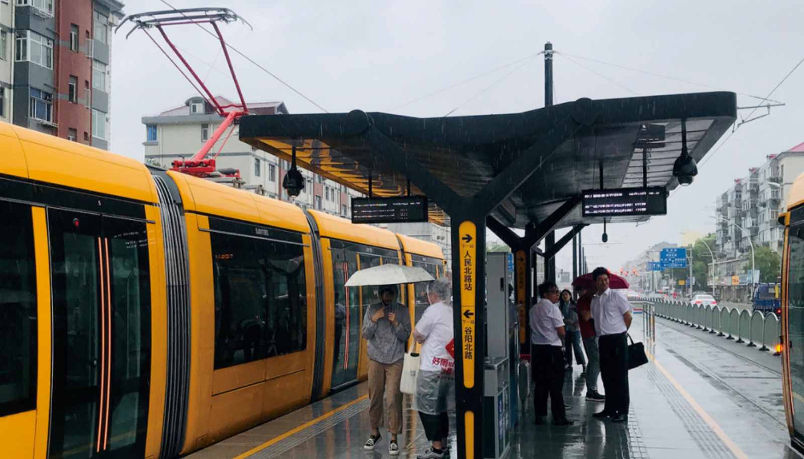 Por que as rodas do bonde são “invisíveis”? Revelando a tecnologia central dos bondes de piso baixo